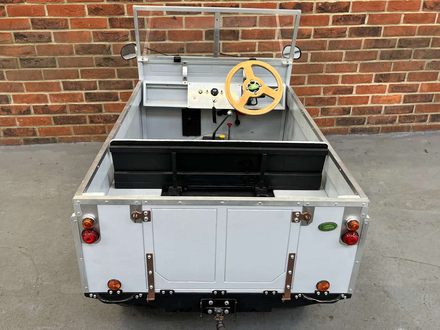 <p>Toylander Childs Battery Operated Land Rover and Trailer</p>