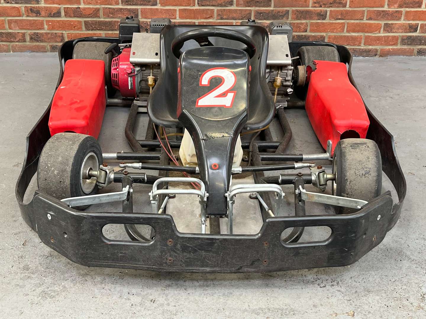 <p>Honda Twin Engine 4-Stroke Go-Kart</p>