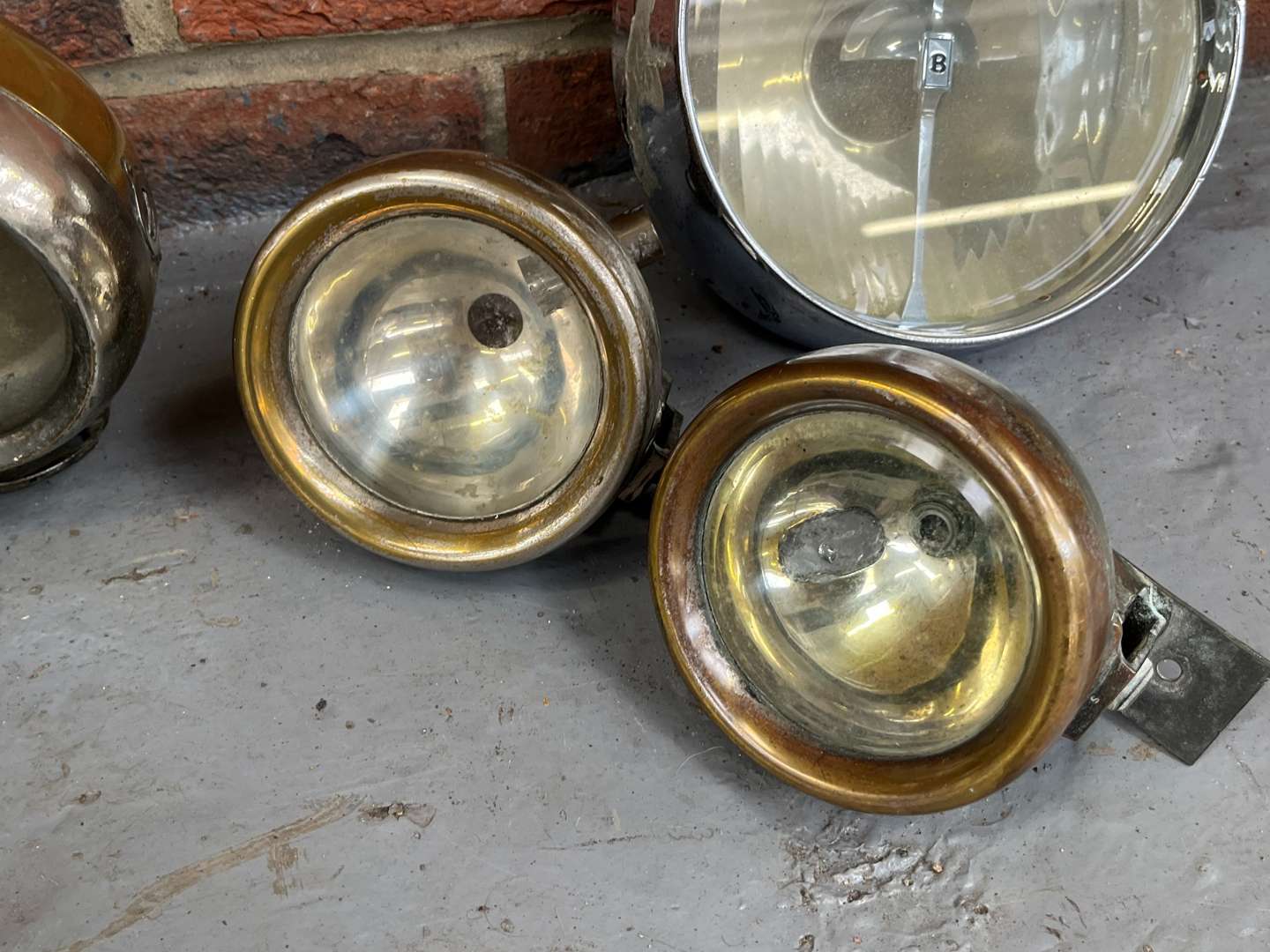 <p>Pair Bentley Chrome Lights With Five Brass Car Lamps</p>