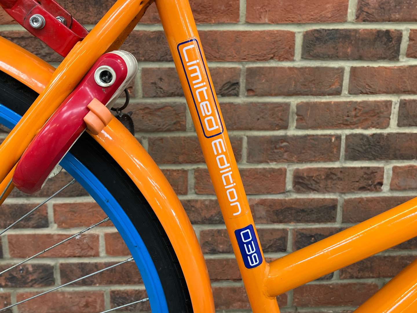 <p>Hollandia Royal Limited Edition Dutch Bicycle</p>