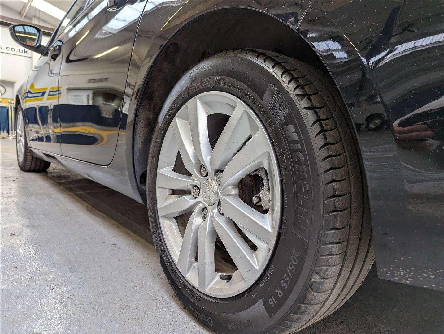 <p>2020 PEUGEOT 308 ACTIVE SW BLUEHDI S/S</p>