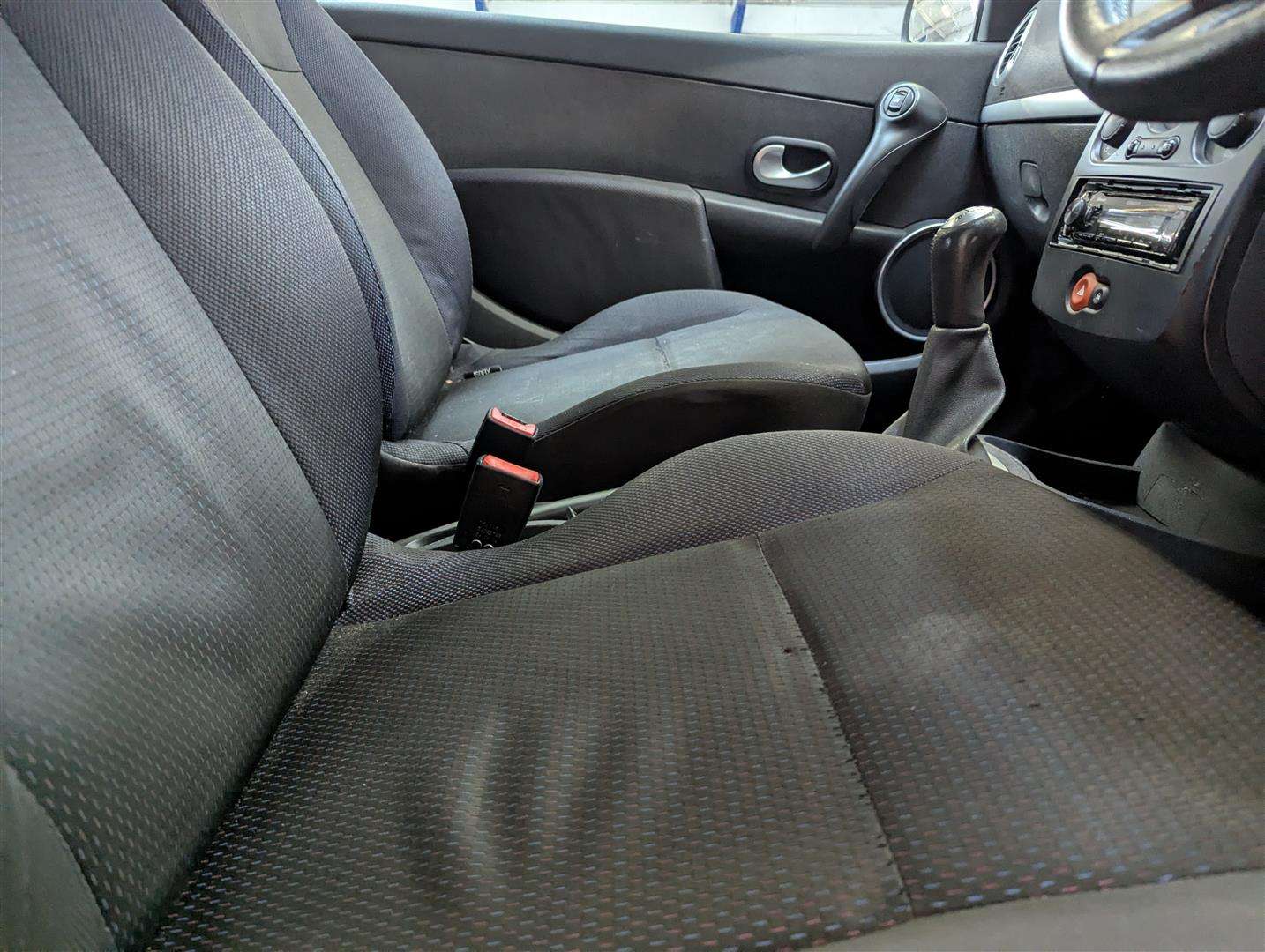 <p>2009 RENAULT CLIO **SOLD</p>