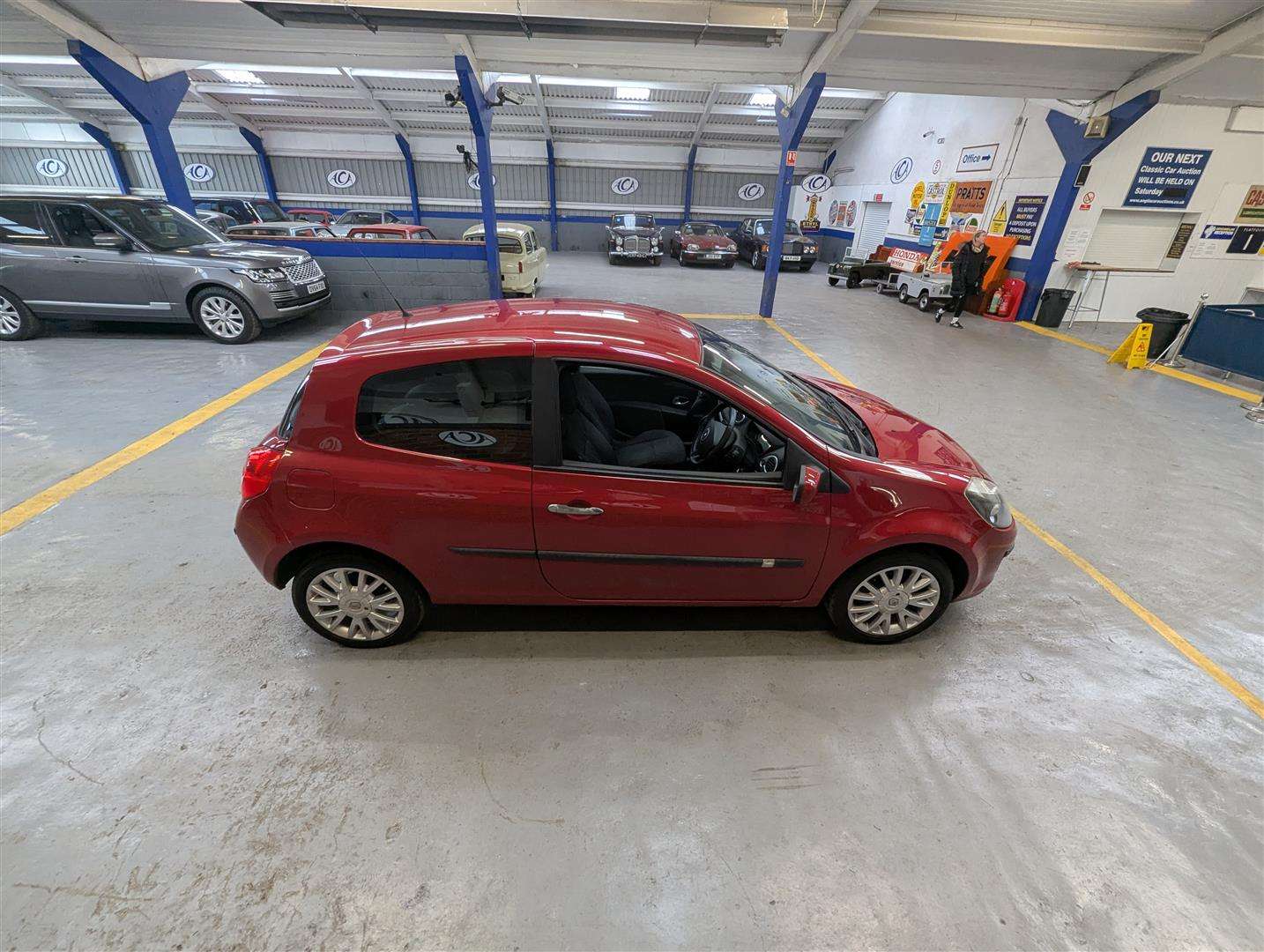 <p>2009 RENAULT CLIO **SOLD</p>