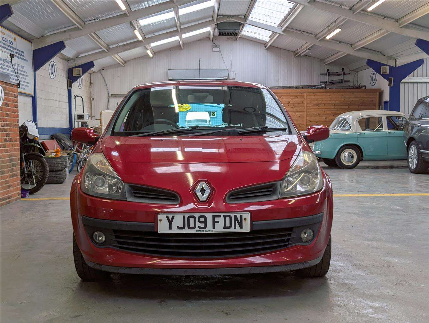 <p>2009 RENAULT CLIO **SOLD</p>