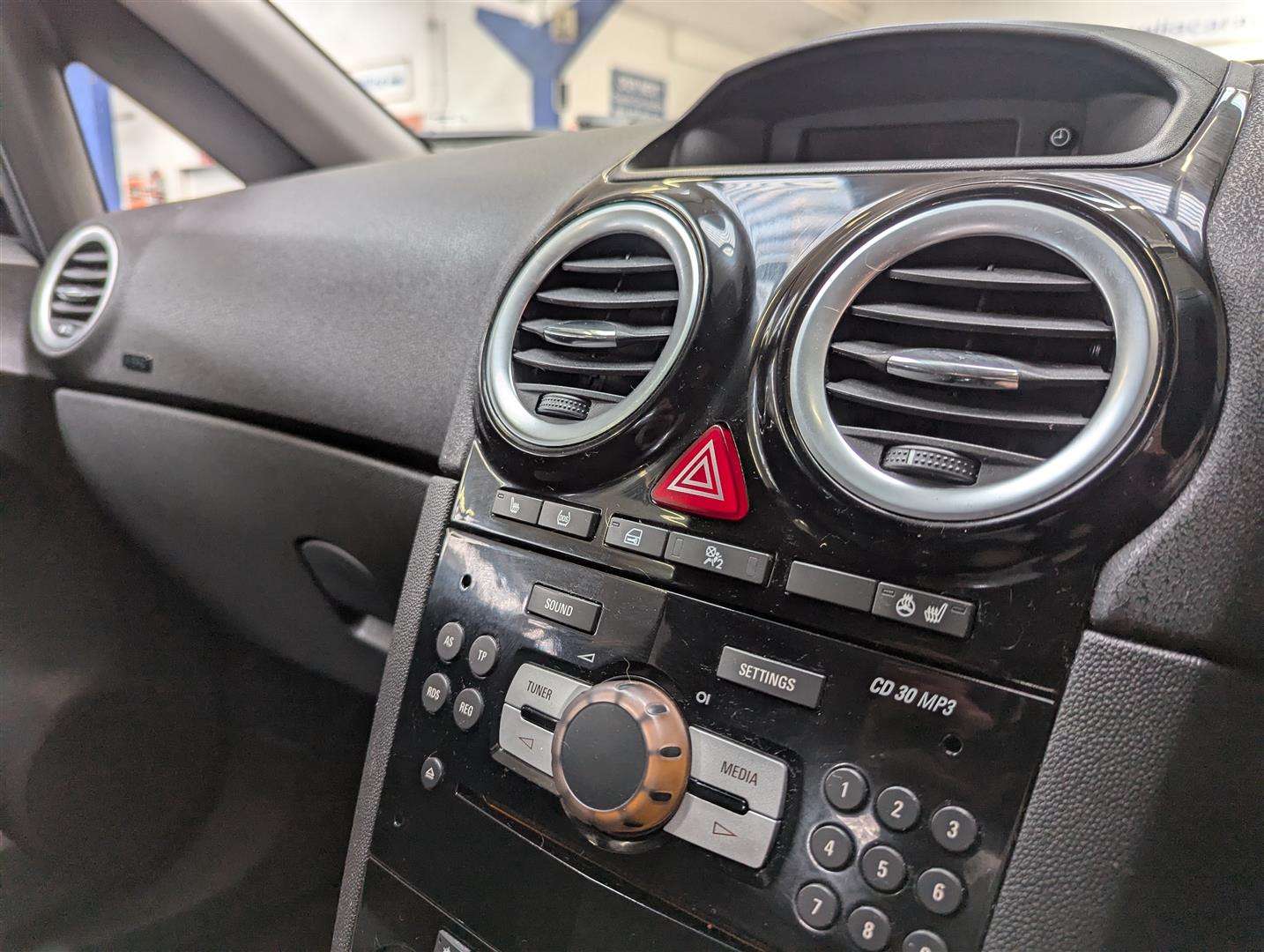 <p>2014 VAUXHALL CORSA SE</p>