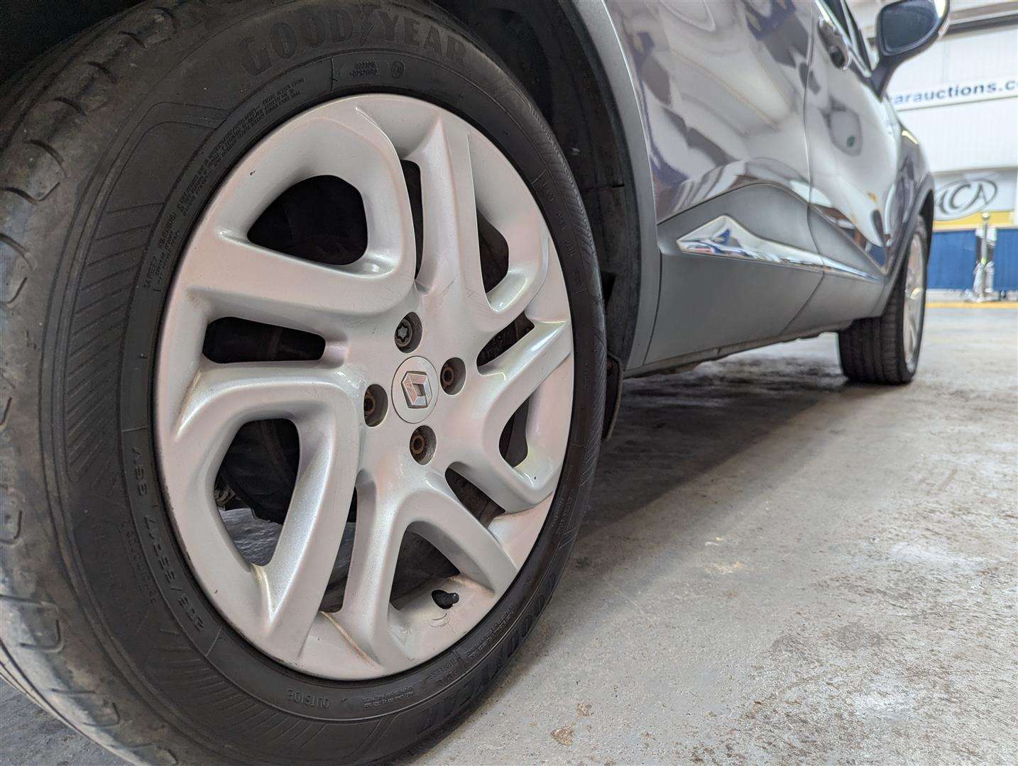 <p>2015 RENAULT CAPTURD-QUE M-NAV ENERGY</p>