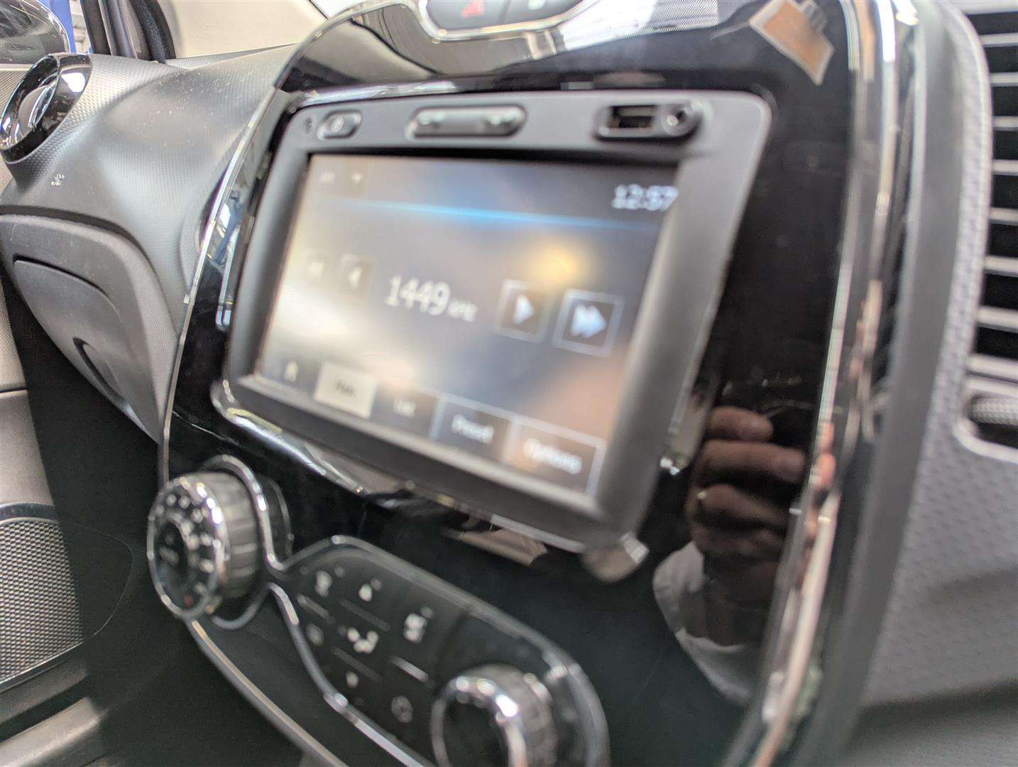 <p>2015 RENAULT CAPTURD-QUE M-NAV ENERGY</p>