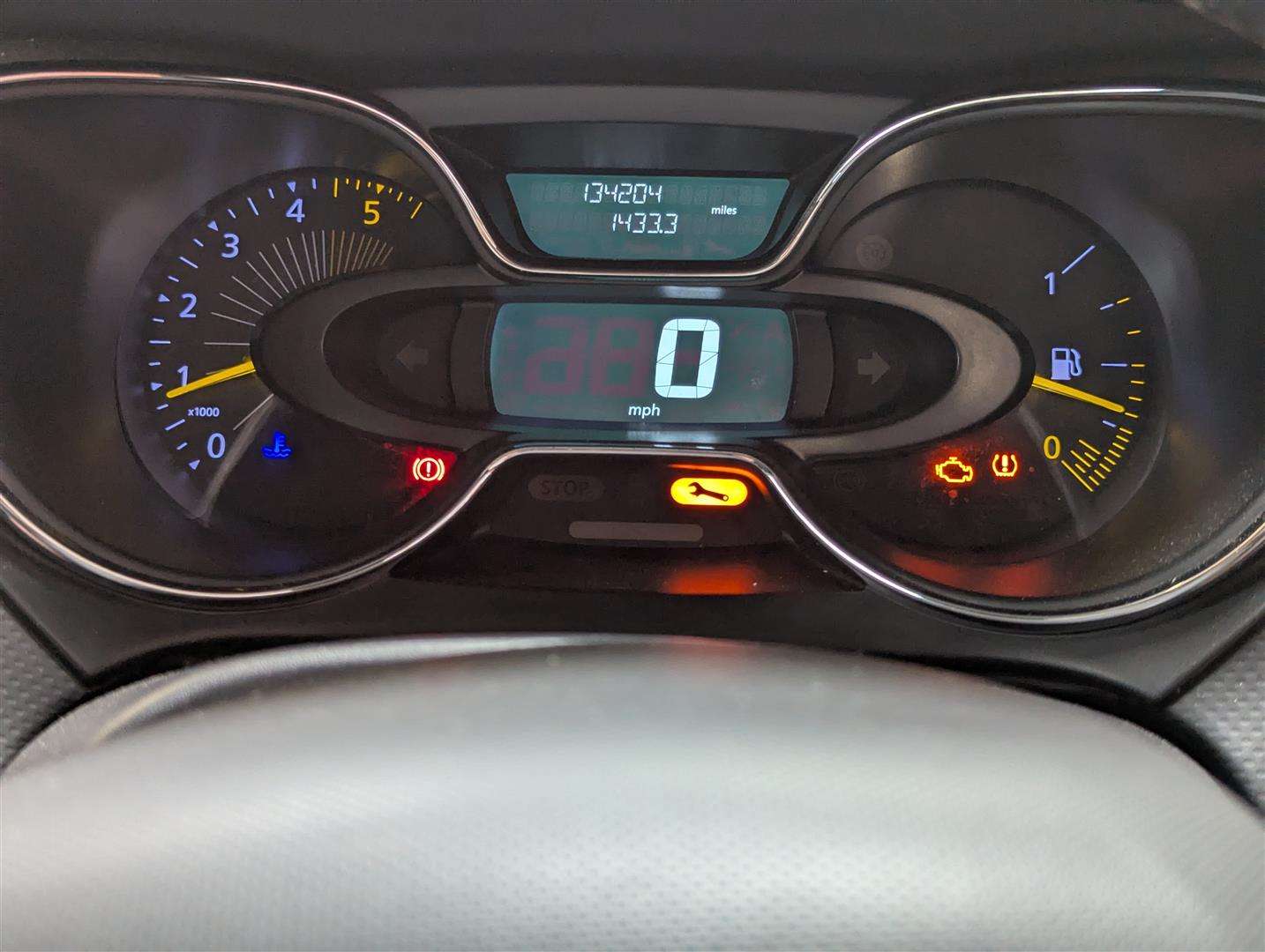 <p>2015 RENAULT CAPTURD-QUE M-NAV ENERGY</p>