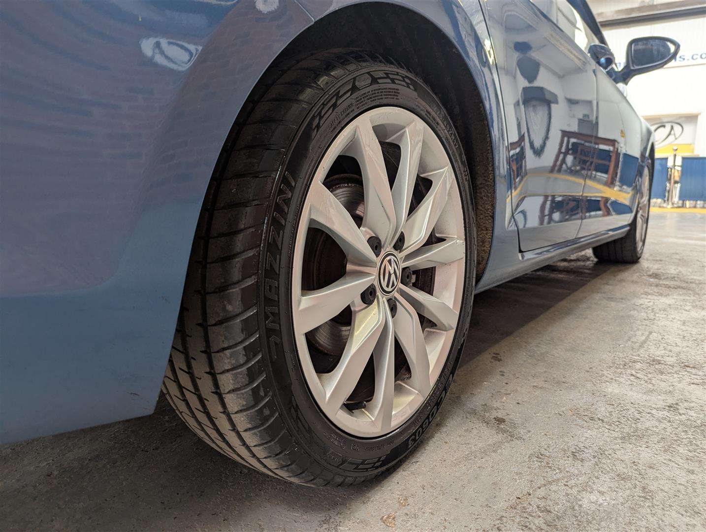 <p>2015 VOLKSWAGEN GOLF GT BLUEMOTION TECH T</p>