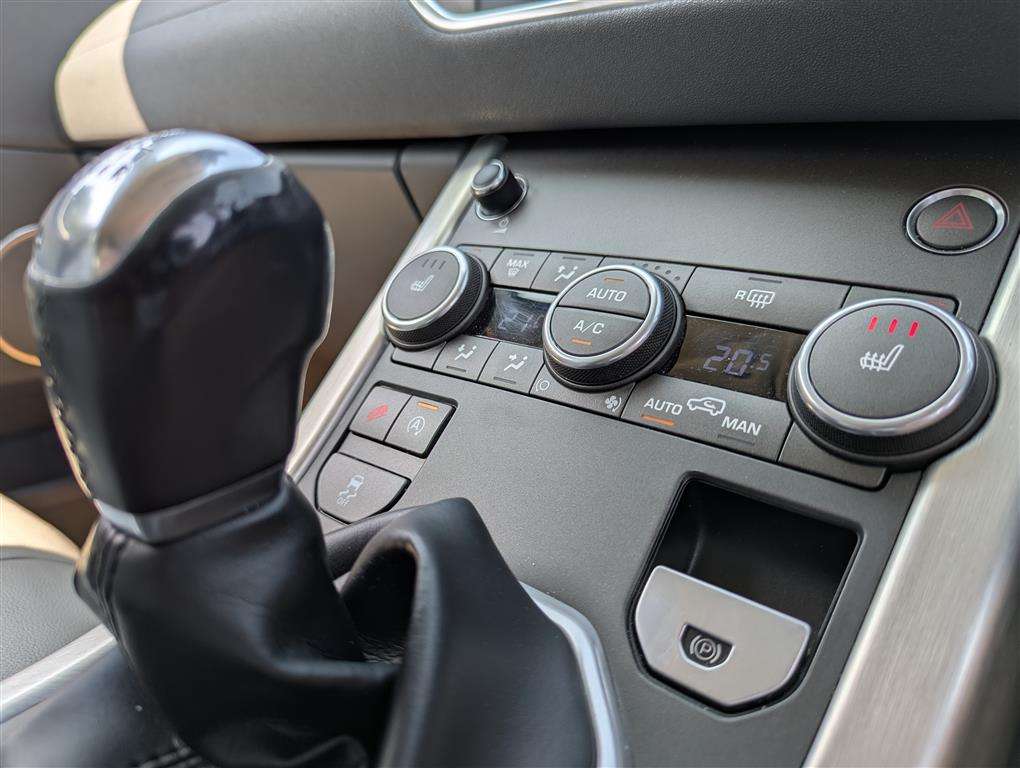 <p>2016 LAND ROVER RANGE ROVER EVOQUE SE TD4</p>