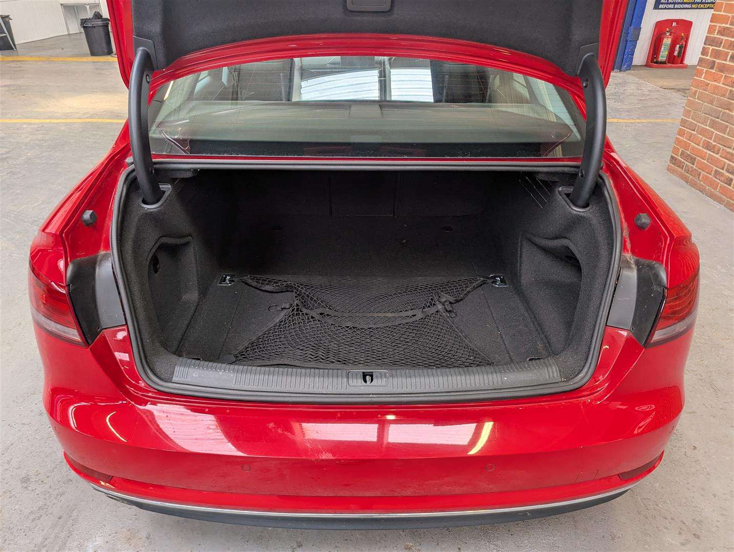 <p>2016 AUDI A4 SE ULTRA TDI S-A</p>