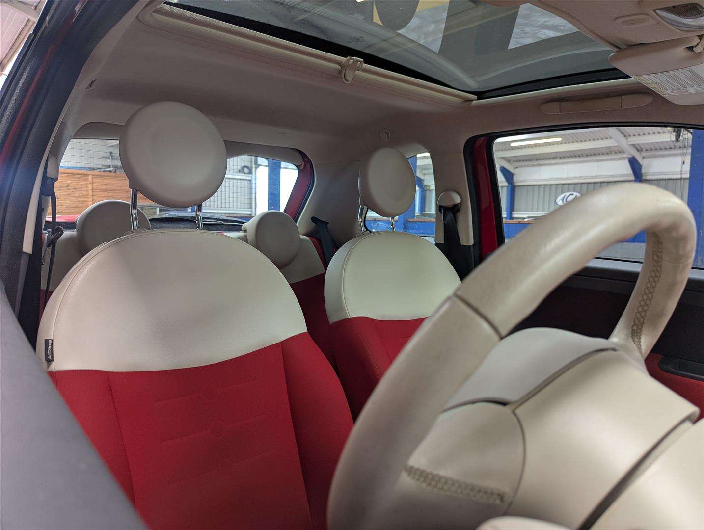 <p>2013 FIAT 500 LOUNGE</p>