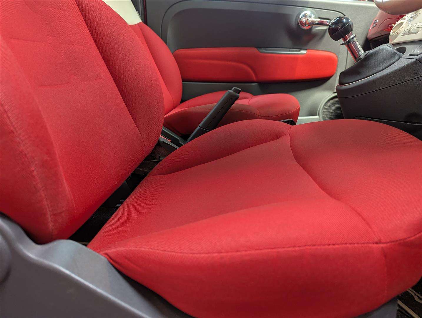 <p>2013 FIAT 500 LOUNGE</p>