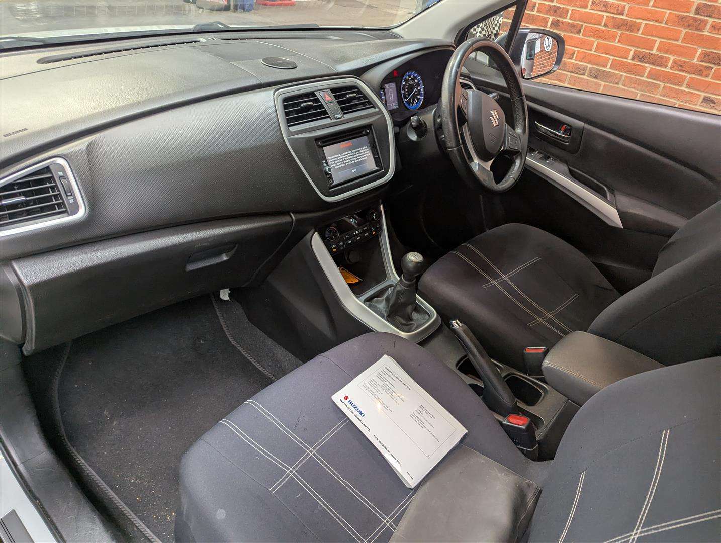 <p>2015 SUZUKI SX4 S-CROSS SZ-T</p>
