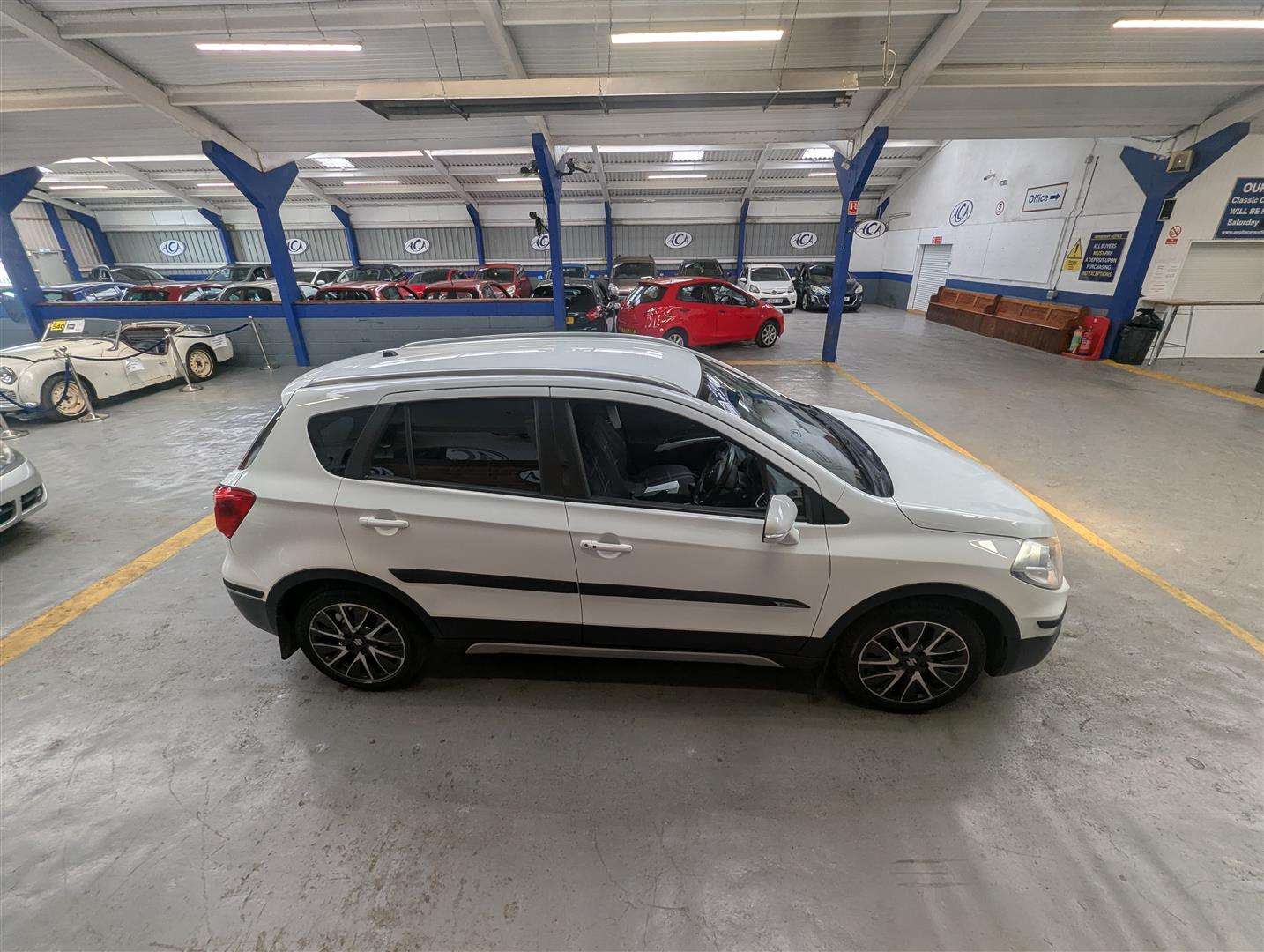 <p>2015 SUZUKI SX4 S-CROSS SZ-T</p>