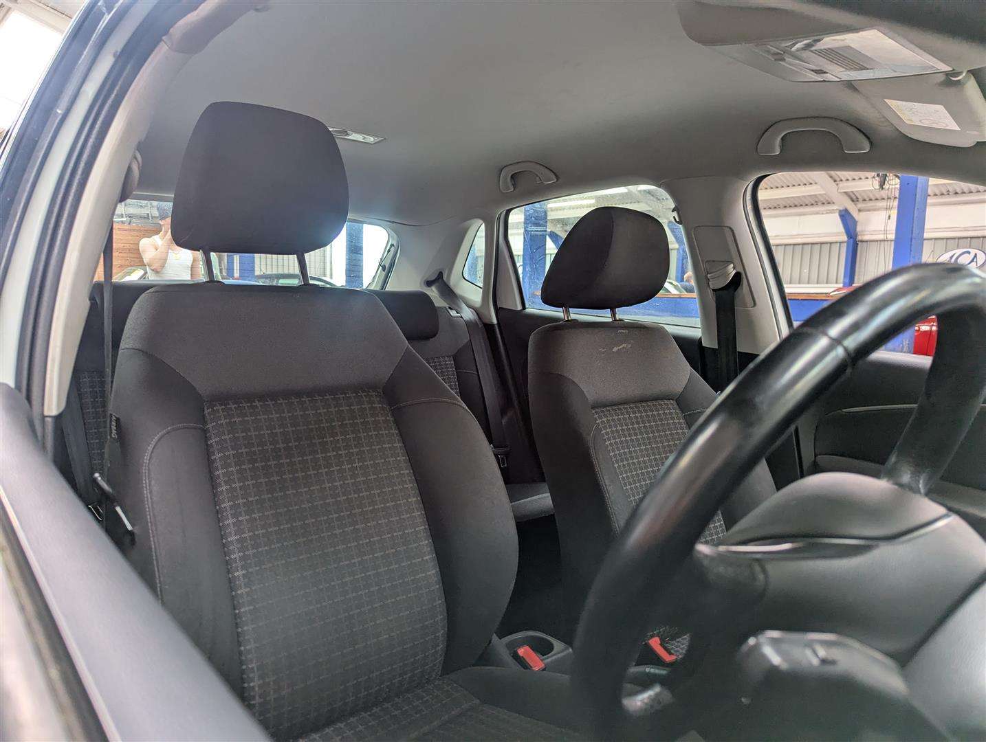 <p>2014 VOLKSWAGEN POLO SE</p>