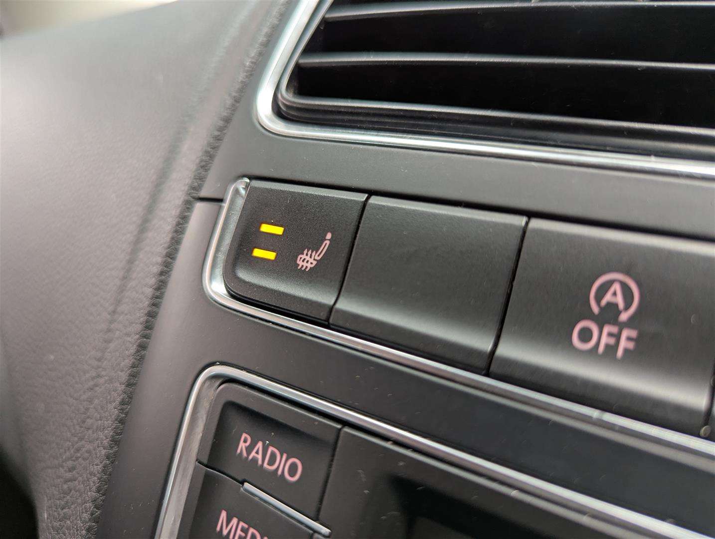 <p>2014 VOLKSWAGEN POLO SE</p>