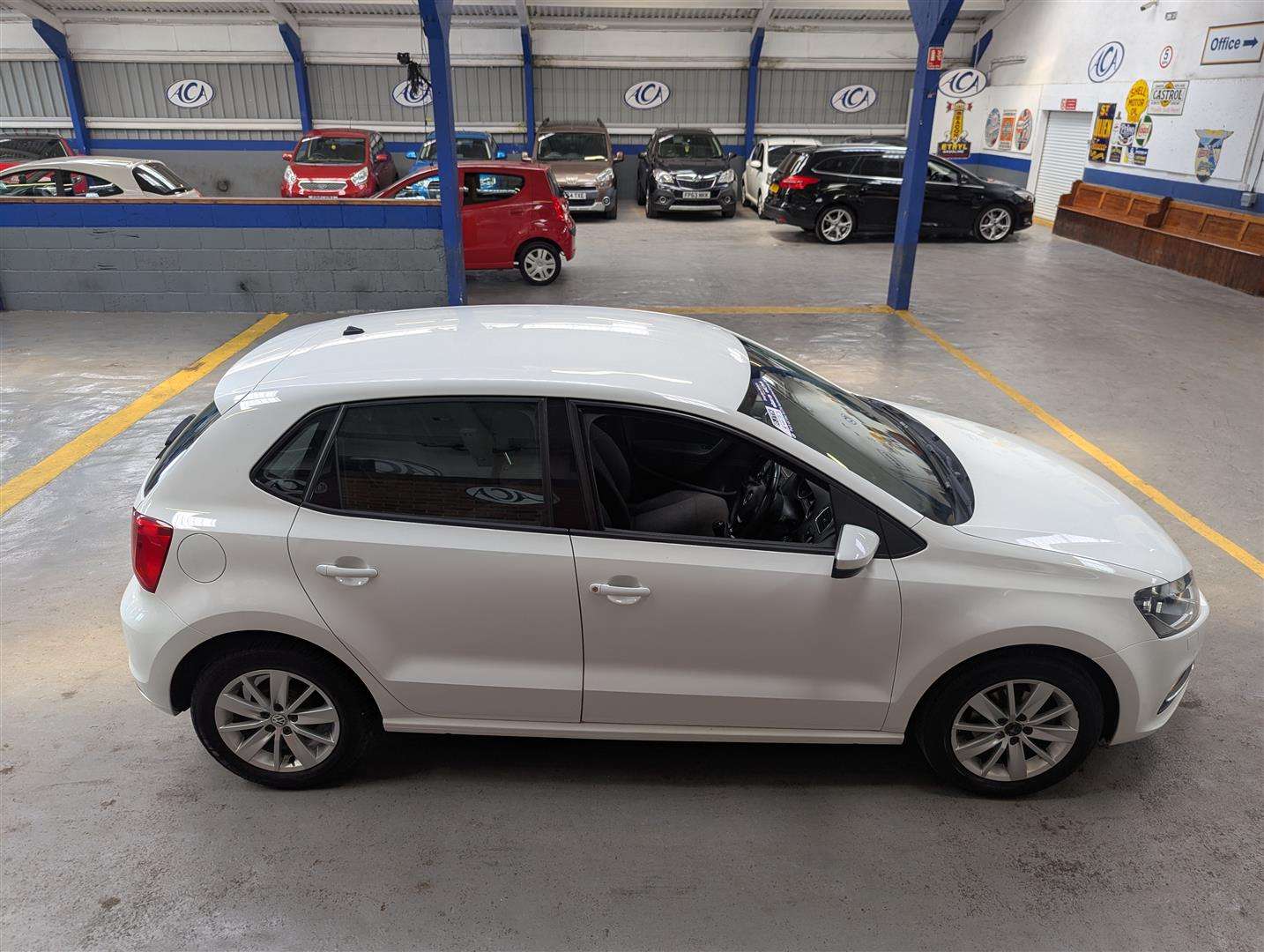 <p>2014 VOLKSWAGEN POLO SE</p>