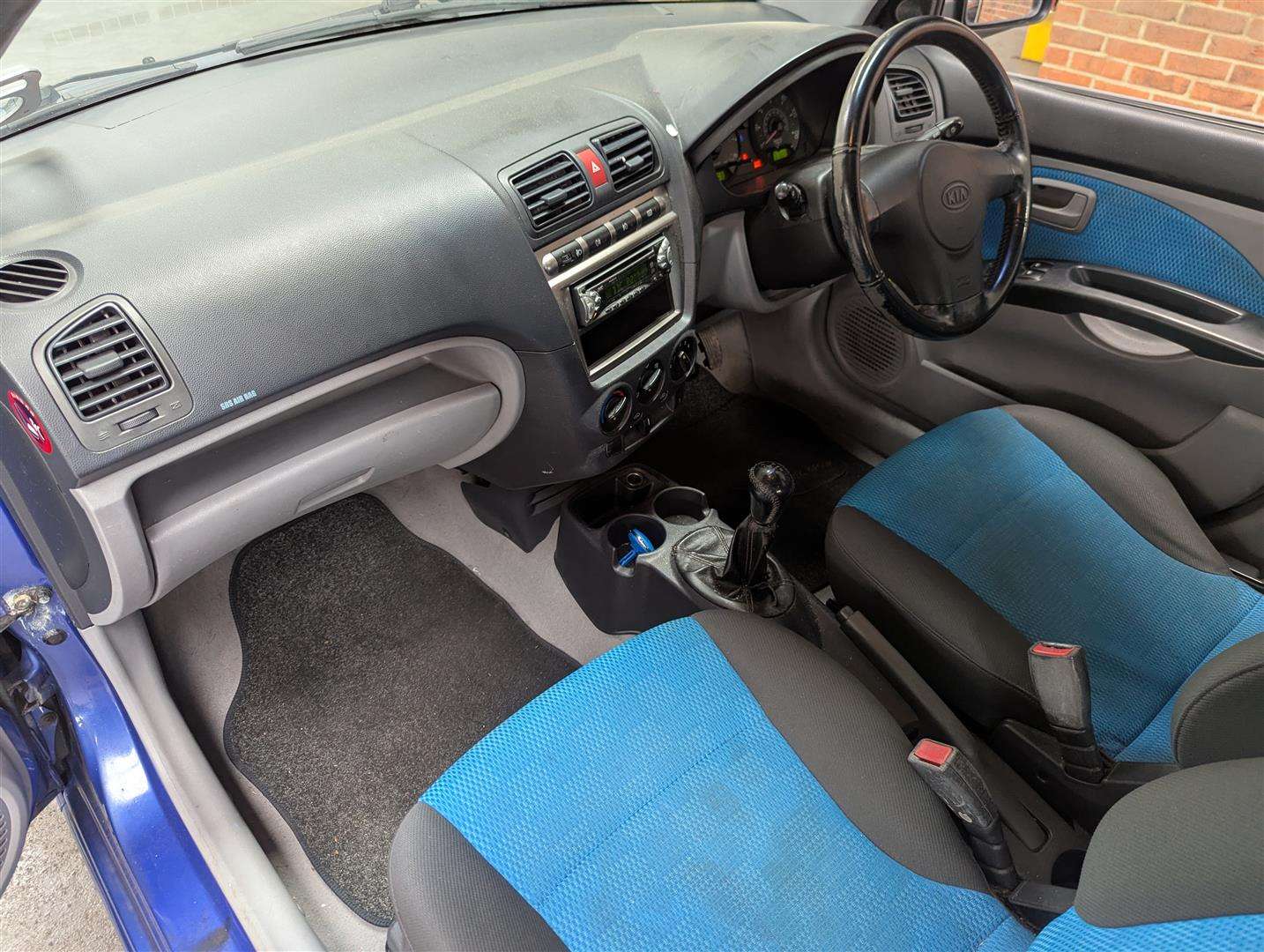 <p>2004 KIA PICANTO SE</p>