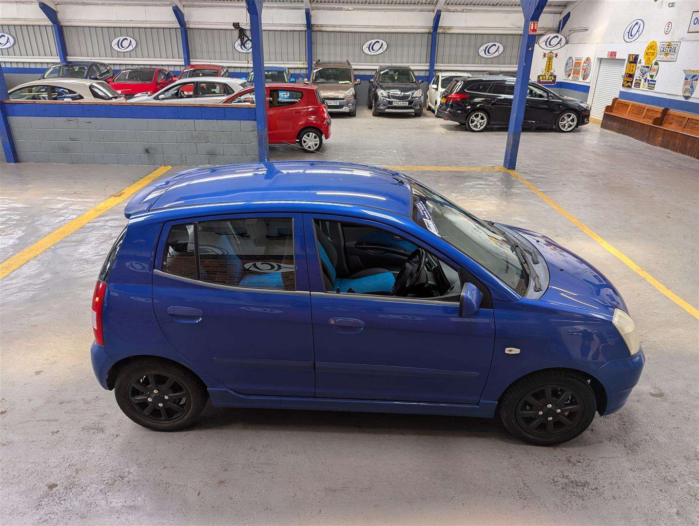 <p>2004 KIA PICANTO SE</p>