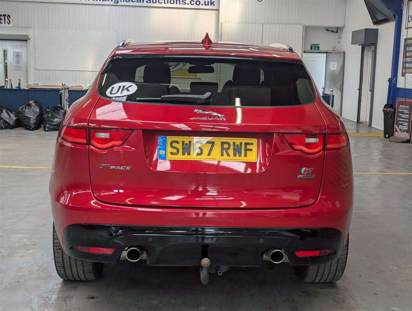 <p>2017 JAGUAR F-PACE V6 S AWD D AUTO</p>