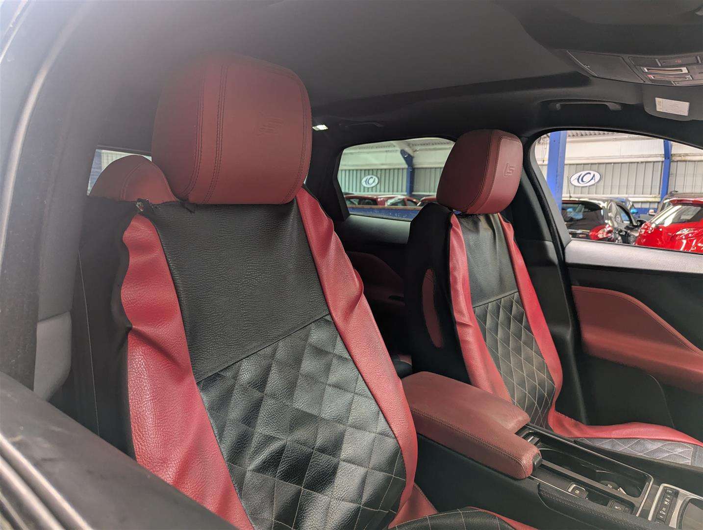<p>2017 JAGUAR F-PACE V6 S AWD D AUTO</p>