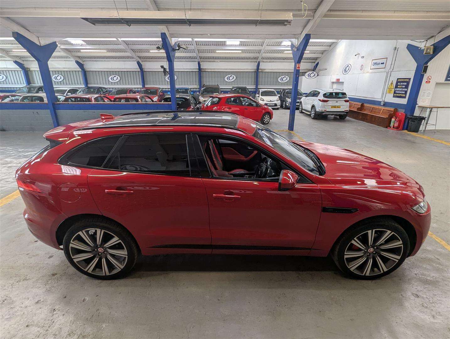 <p>2017 JAGUAR F-PACE V6 S AWD D AUTO</p>