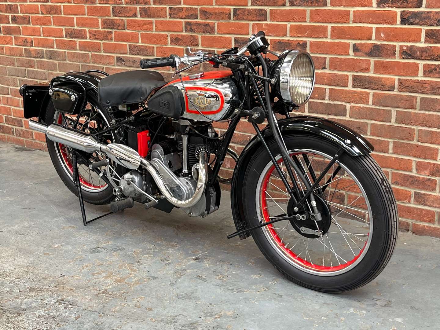 <p>1938 LEVIS MODEL B</p>