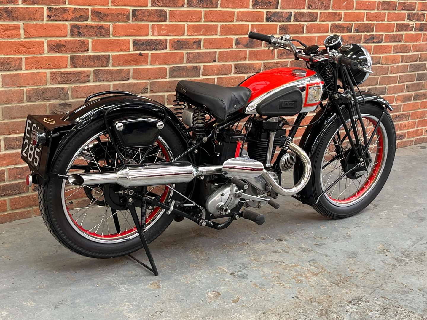 <p>1938 LEVIS MODEL B</p>