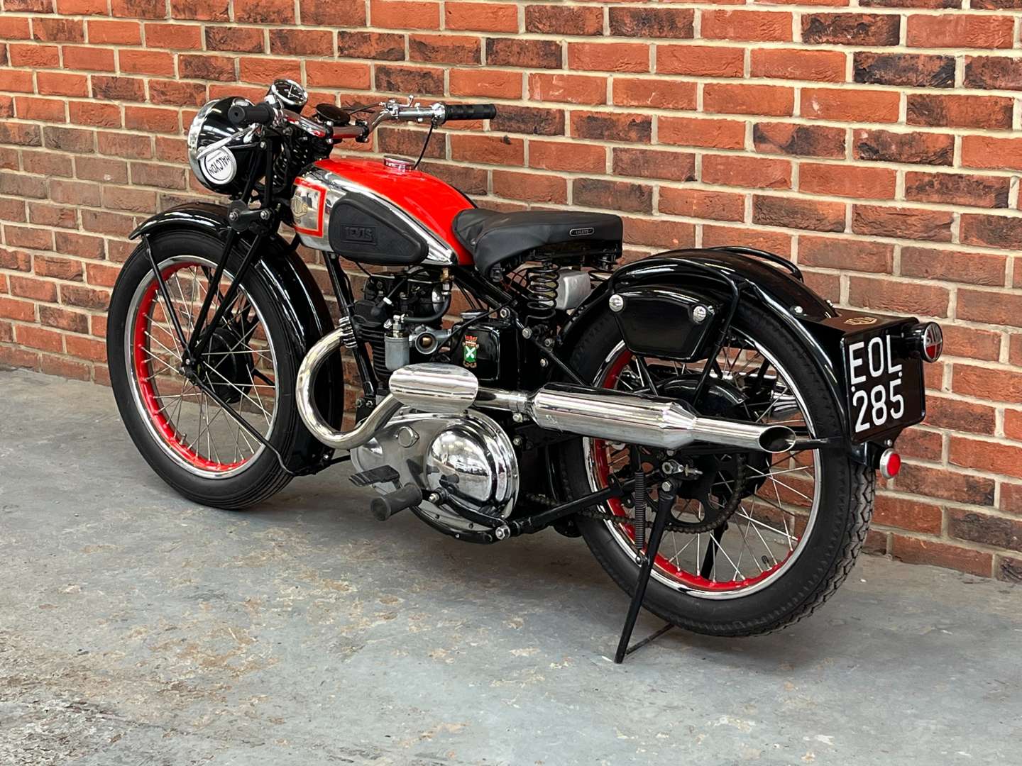 <p>1938 LEVIS MODEL B</p>