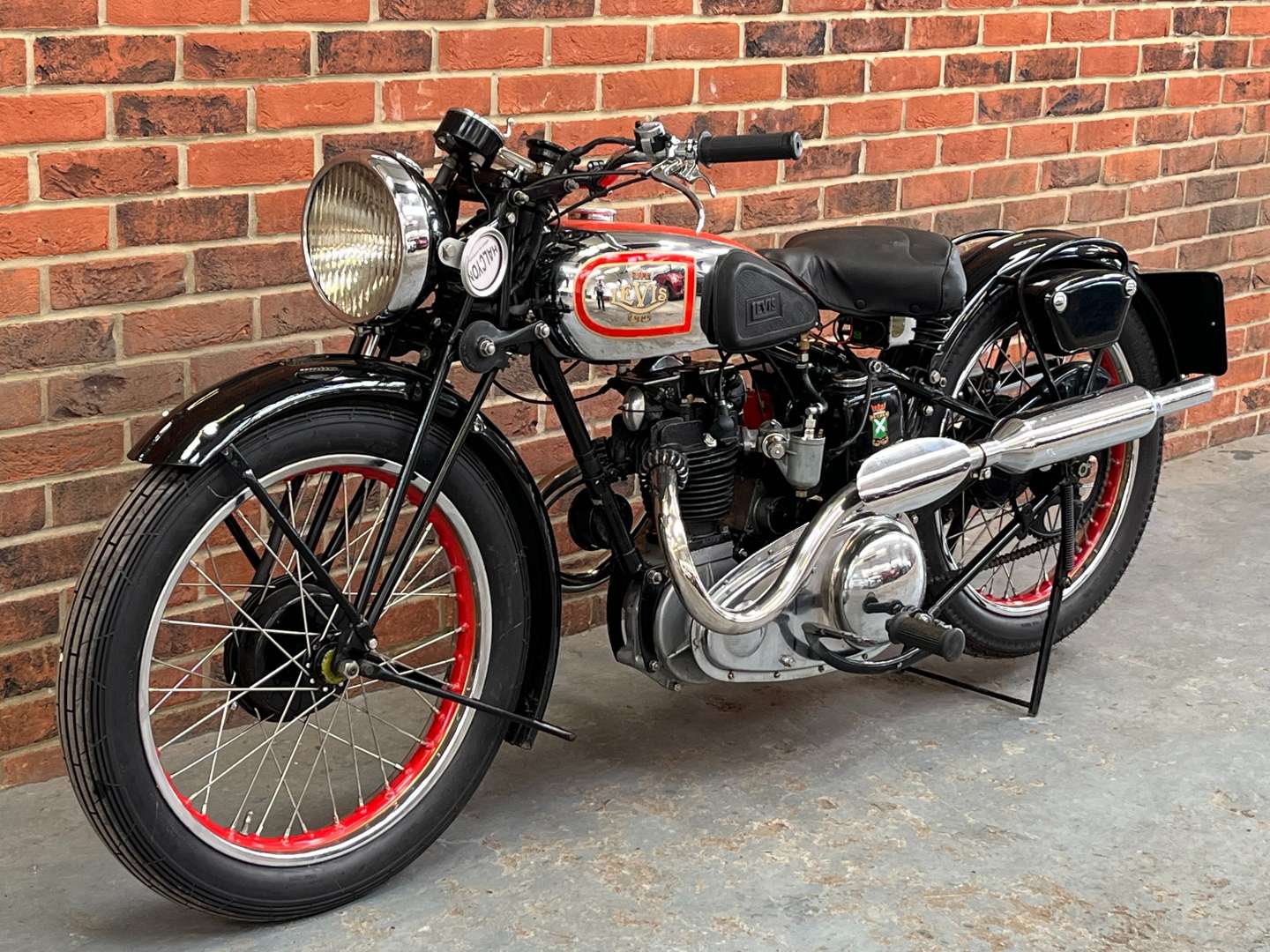 <p>1938 LEVIS MODEL B</p>