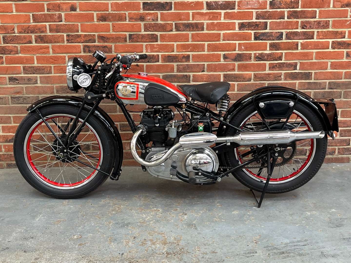 <p>1938 LEVIS MODEL B</p>