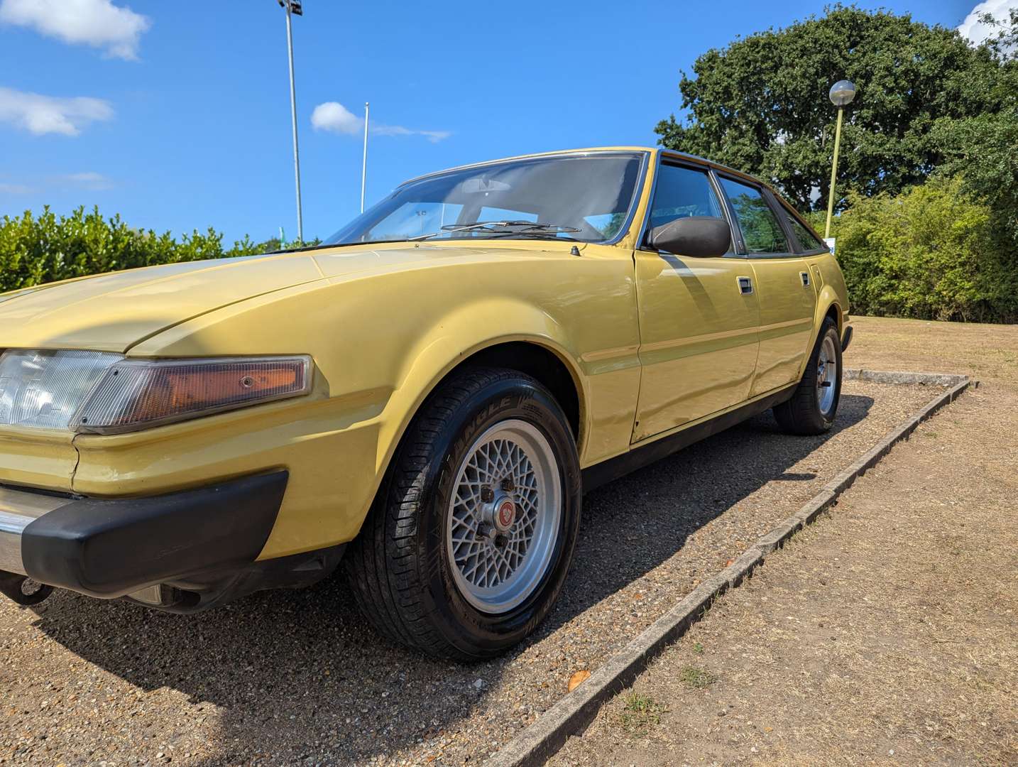 <p>1977 ROVER SD1 3500&nbsp;</p>