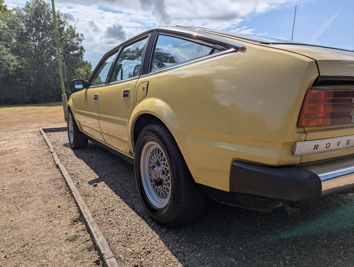 <p>1977 ROVER SD1 3500&nbsp;</p>