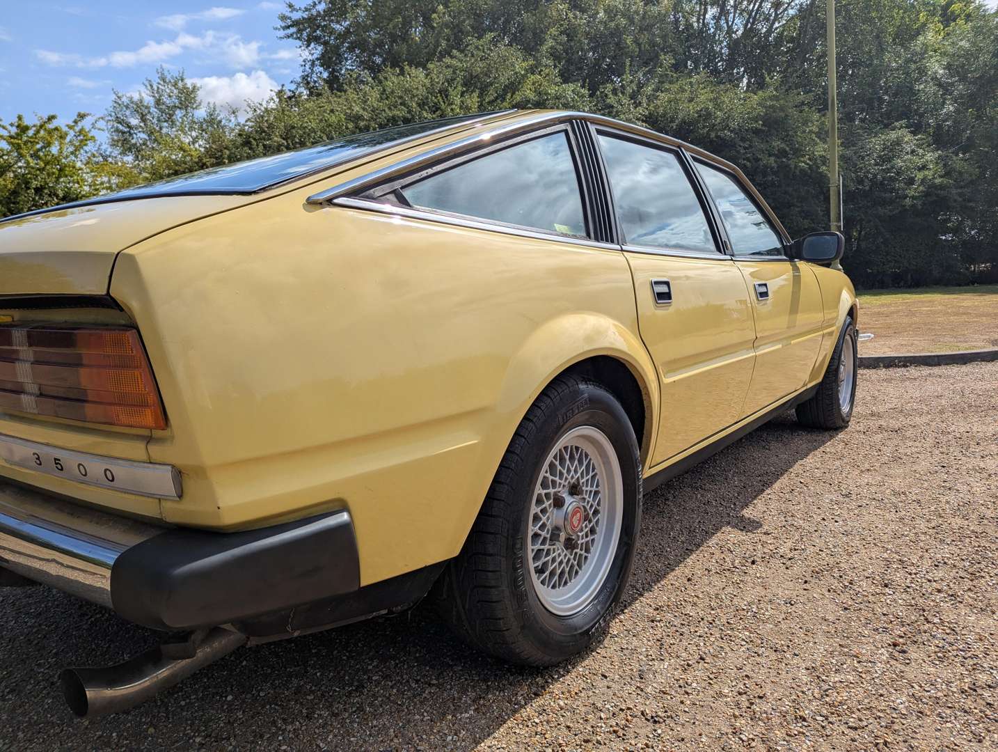 <p>1977 ROVER SD1 3500&nbsp;</p>