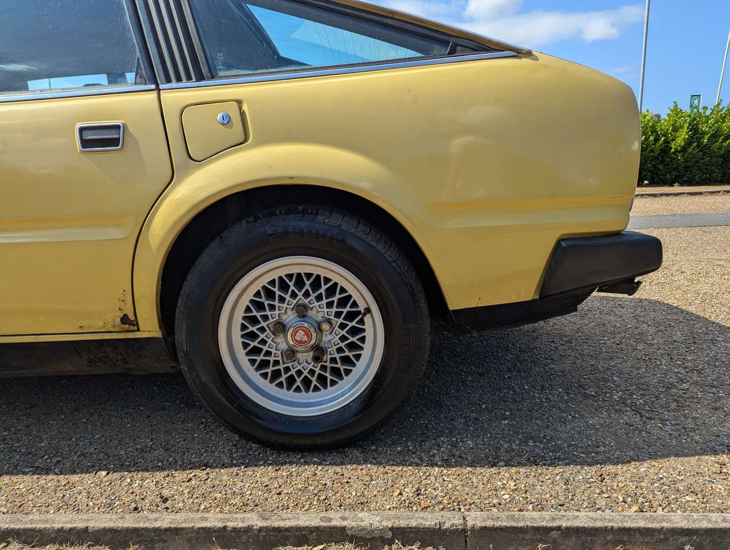 <p>1977 ROVER SD1 3500&nbsp;</p>