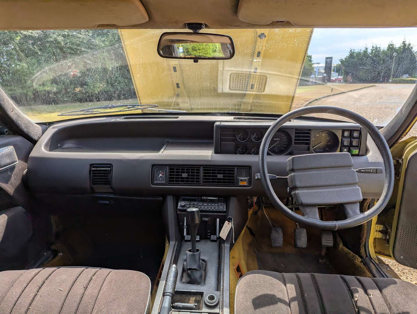 <p>1977 ROVER SD1 3500&nbsp;</p>