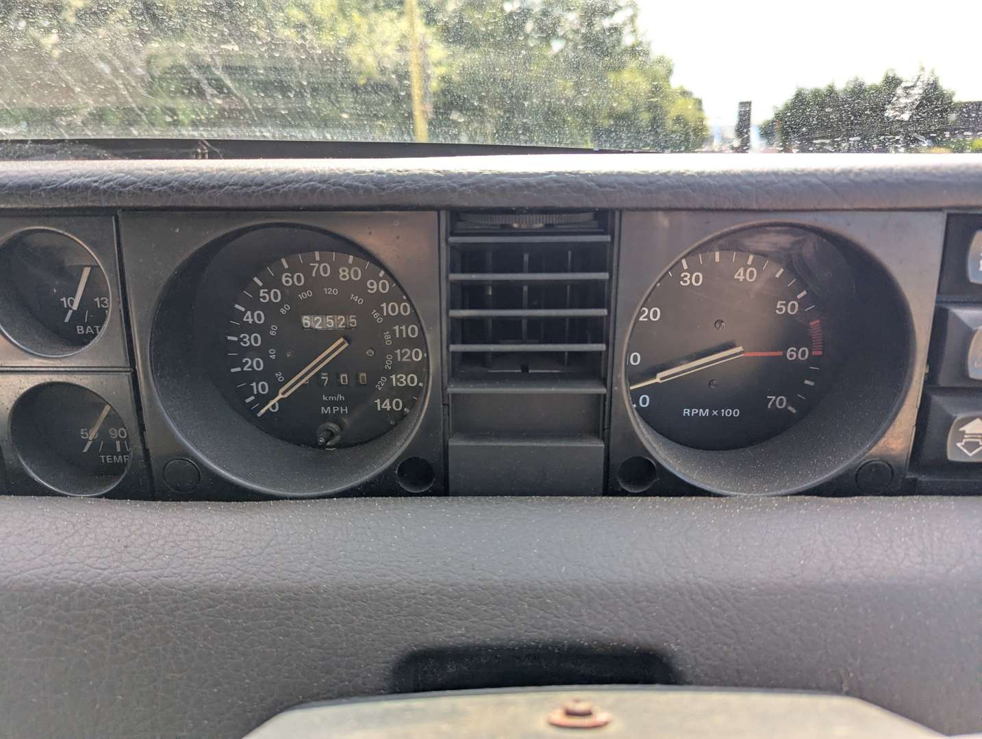 <p>1977 ROVER SD1 3500&nbsp;</p>