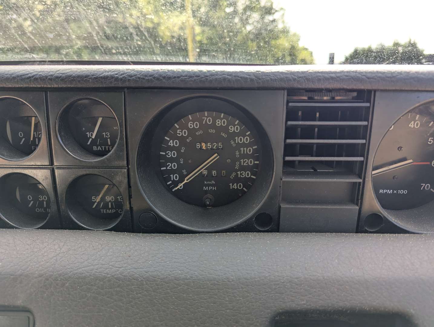 <p>1977 ROVER SD1 3500&nbsp;</p>