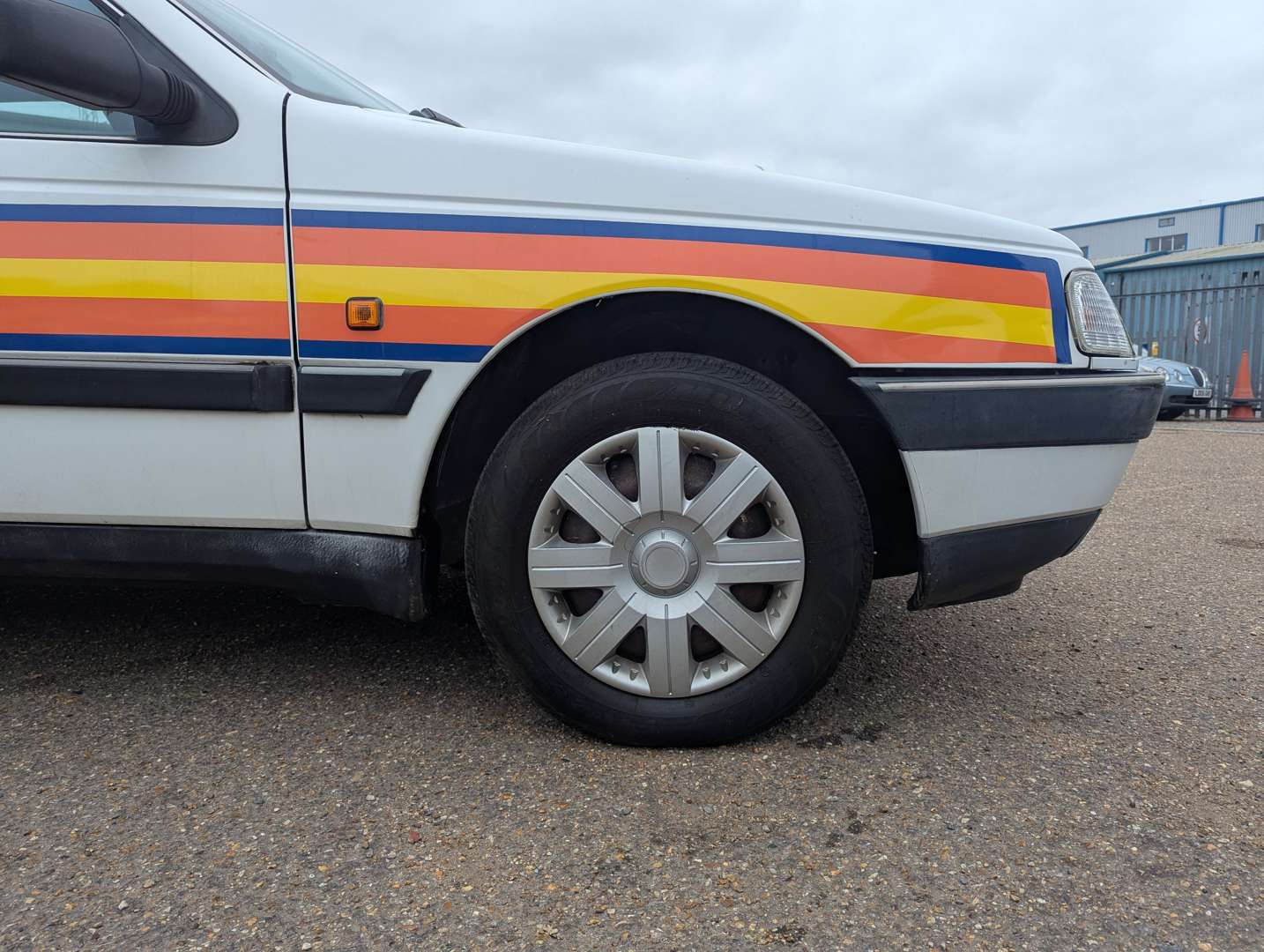 <p>1994 PEUGEOT 405 GLX</p>