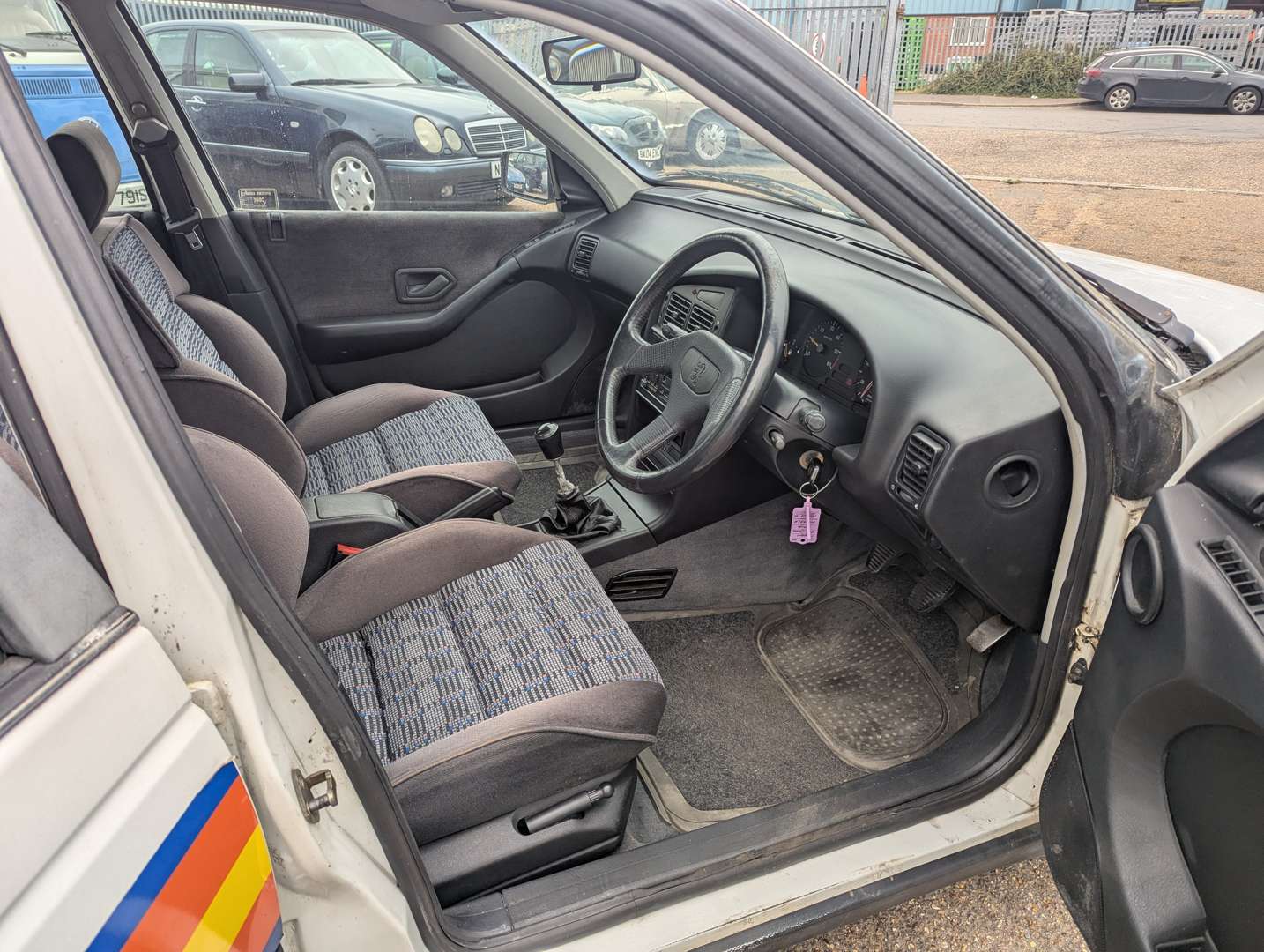 <p>1994 PEUGEOT 405 GLX</p>