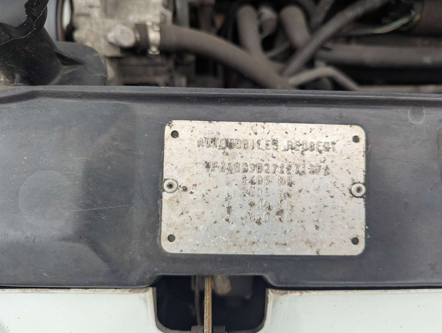 <p>1994 PEUGEOT 405 GLX</p>