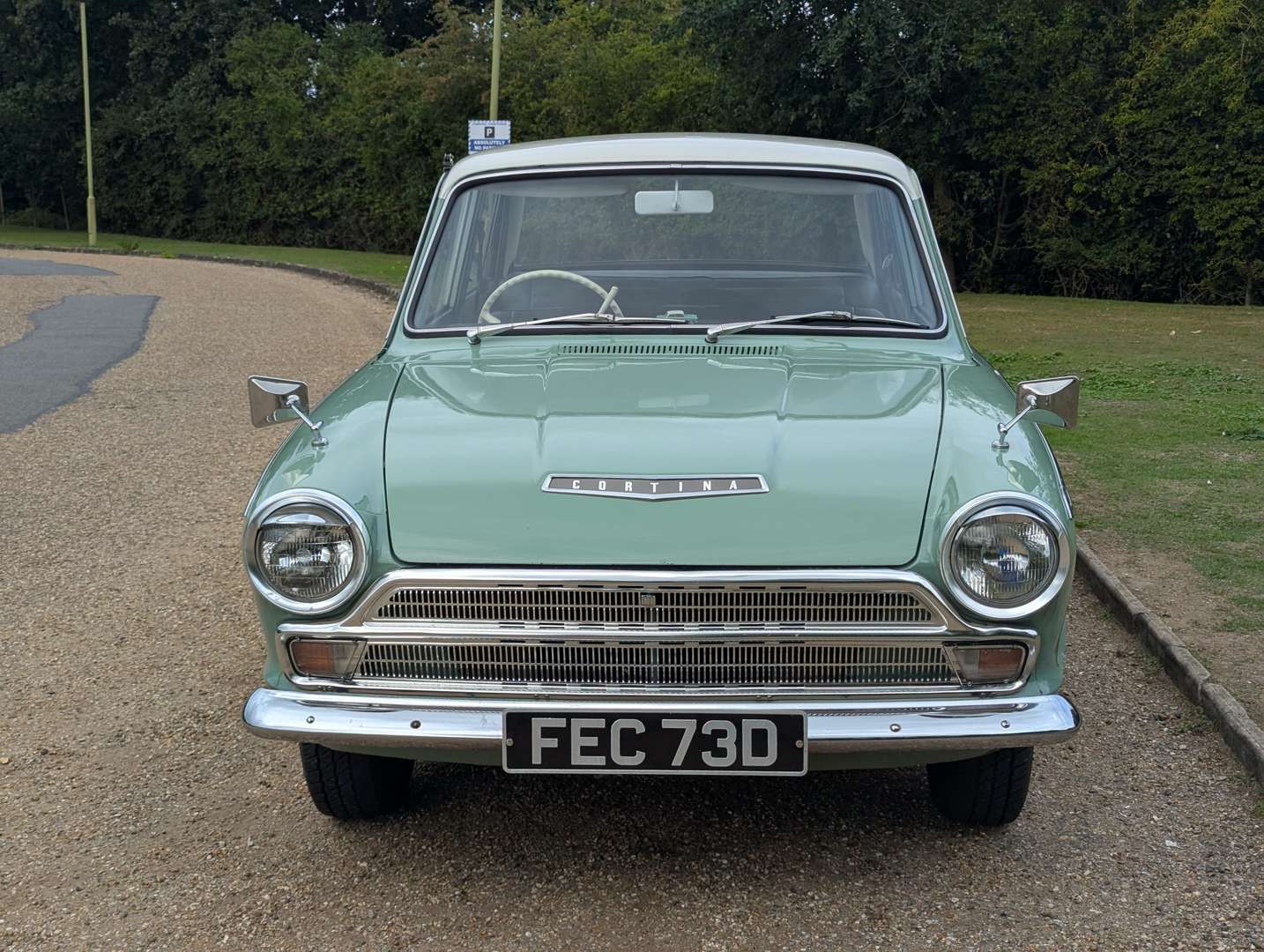 <p>1966 FORD CORTINA SUPER</p>