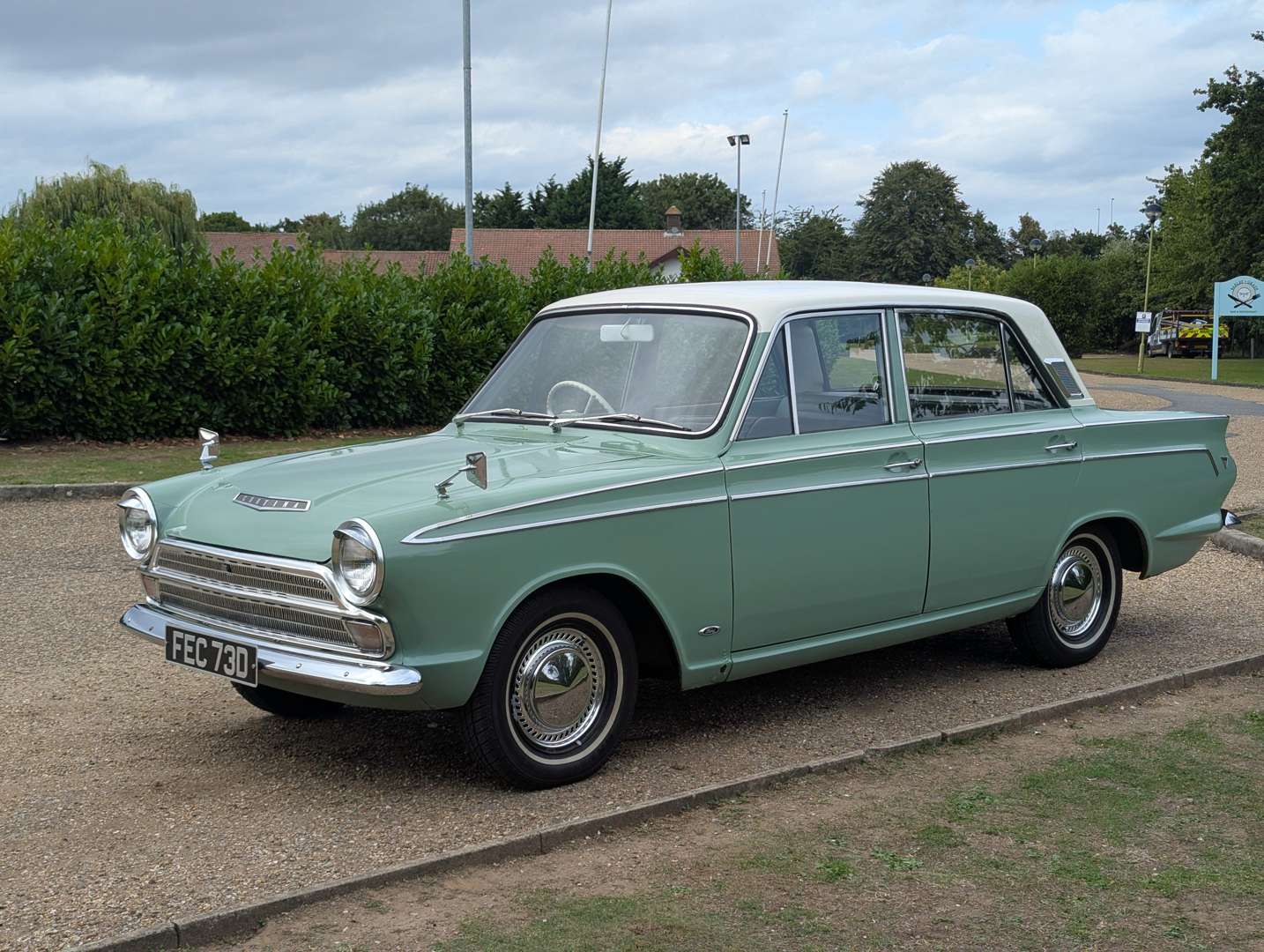 <p>1966 FORD CORTINA SUPER</p>