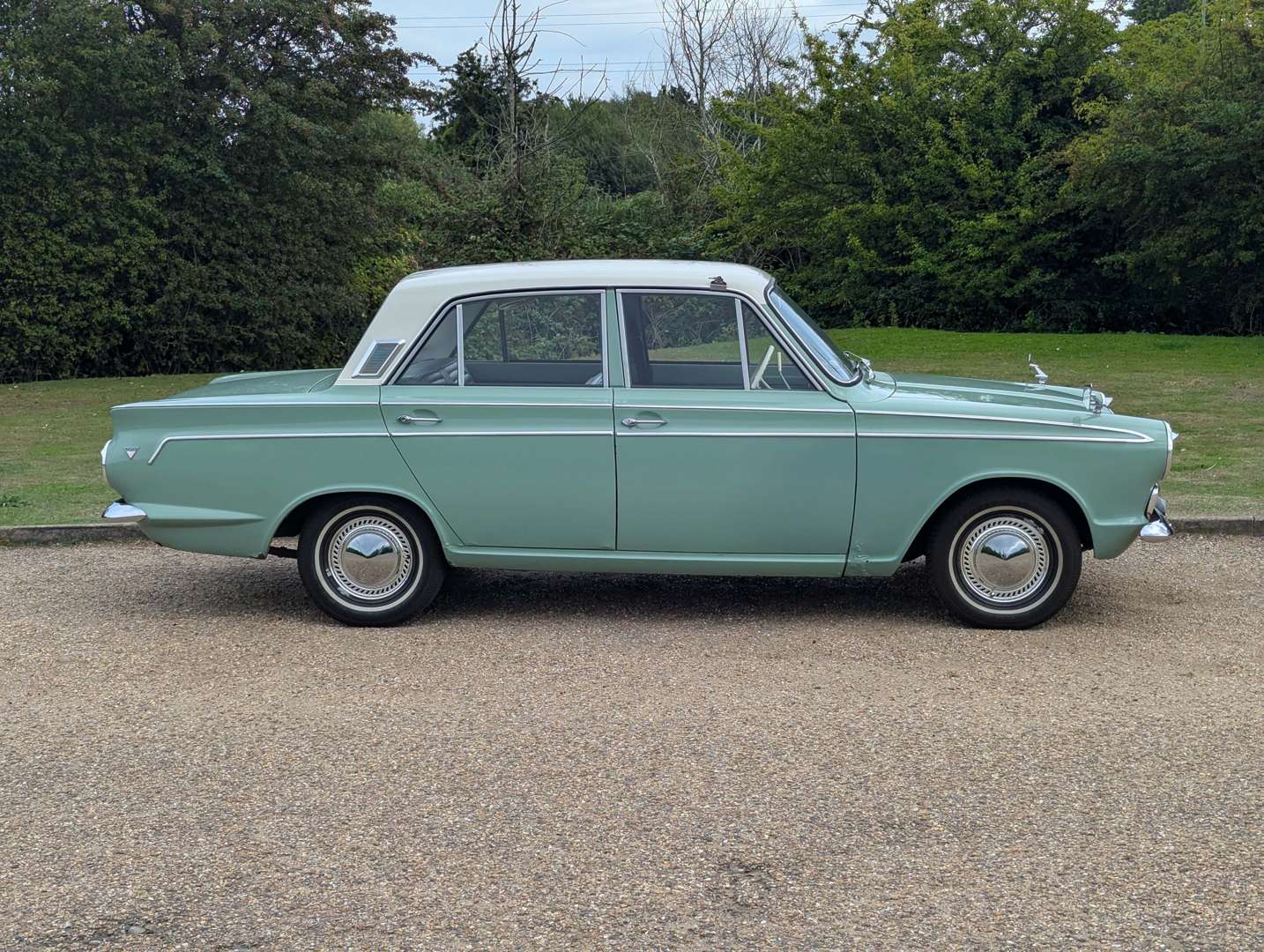 <p>1966 FORD CORTINA SUPER</p>
