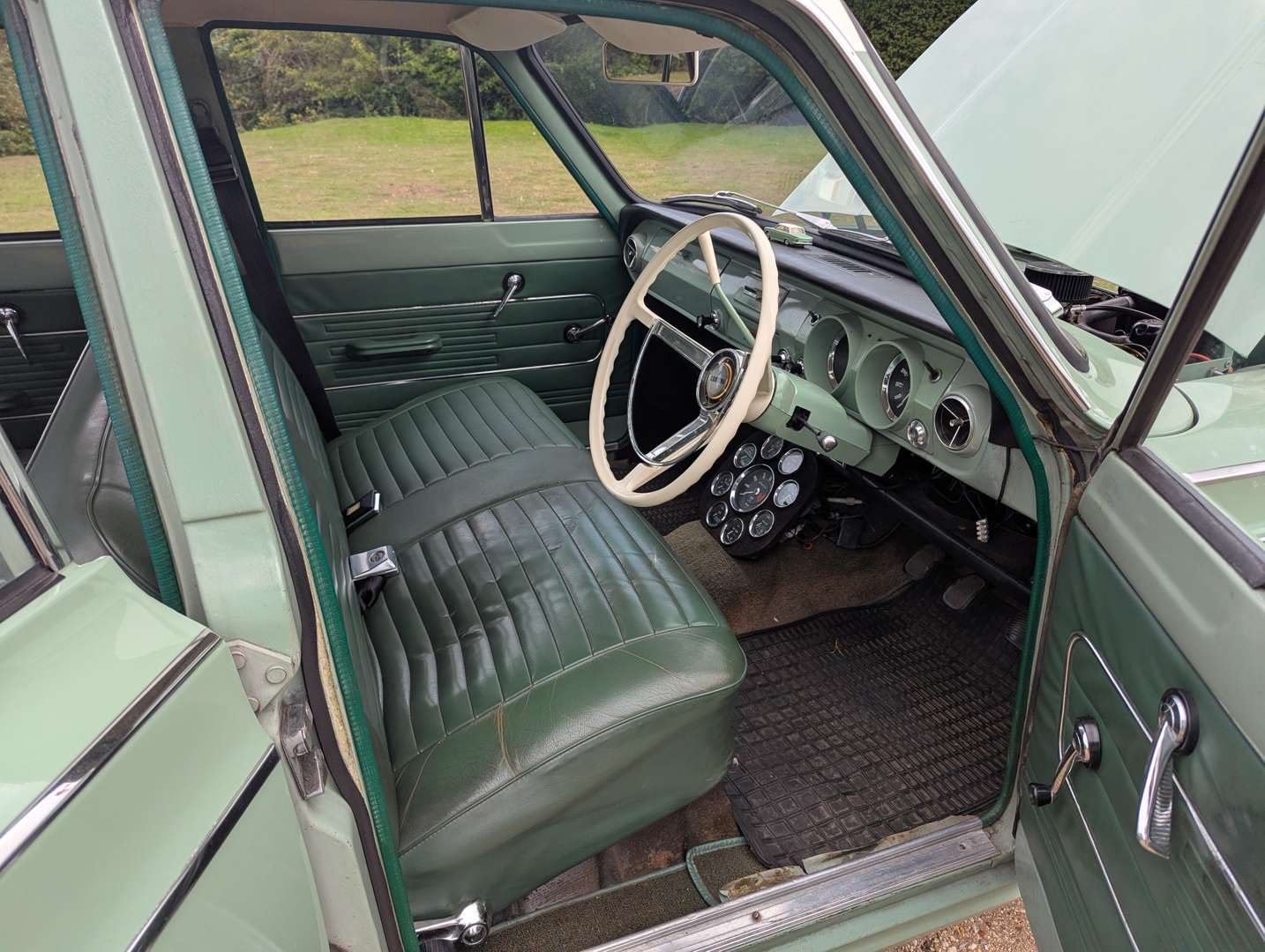 <p>1966 FORD CORTINA SUPER</p>