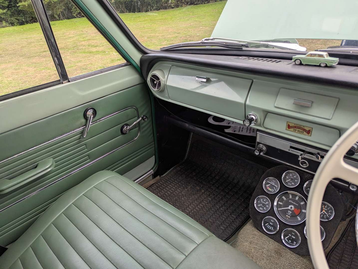 <p>1966 FORD CORTINA SUPER</p>