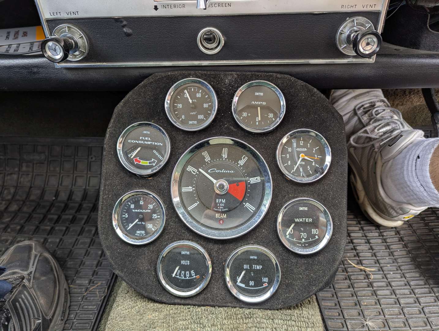 <p>1966 FORD CORTINA SUPER</p>