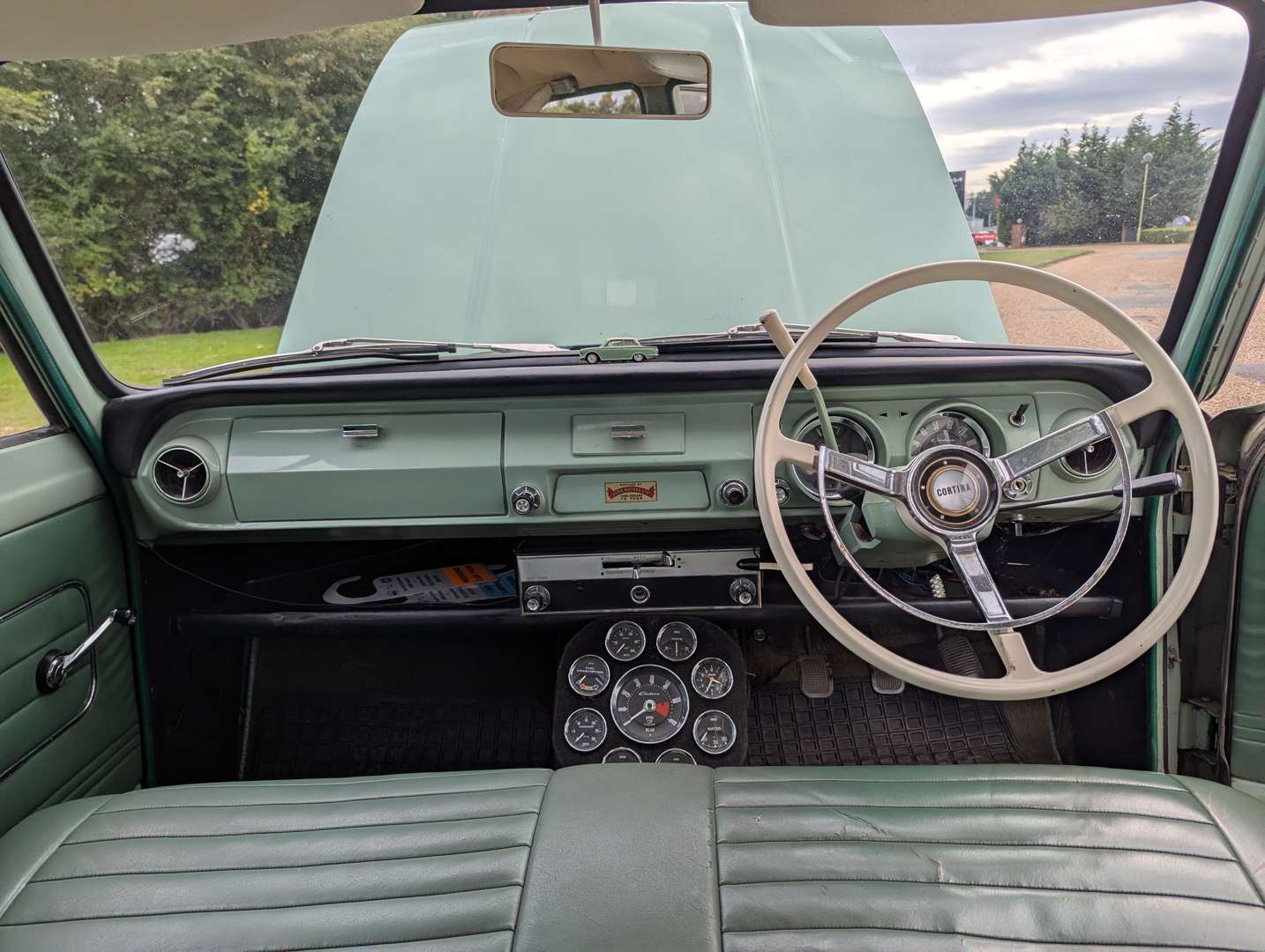 <p>1966 FORD CORTINA SUPER</p>