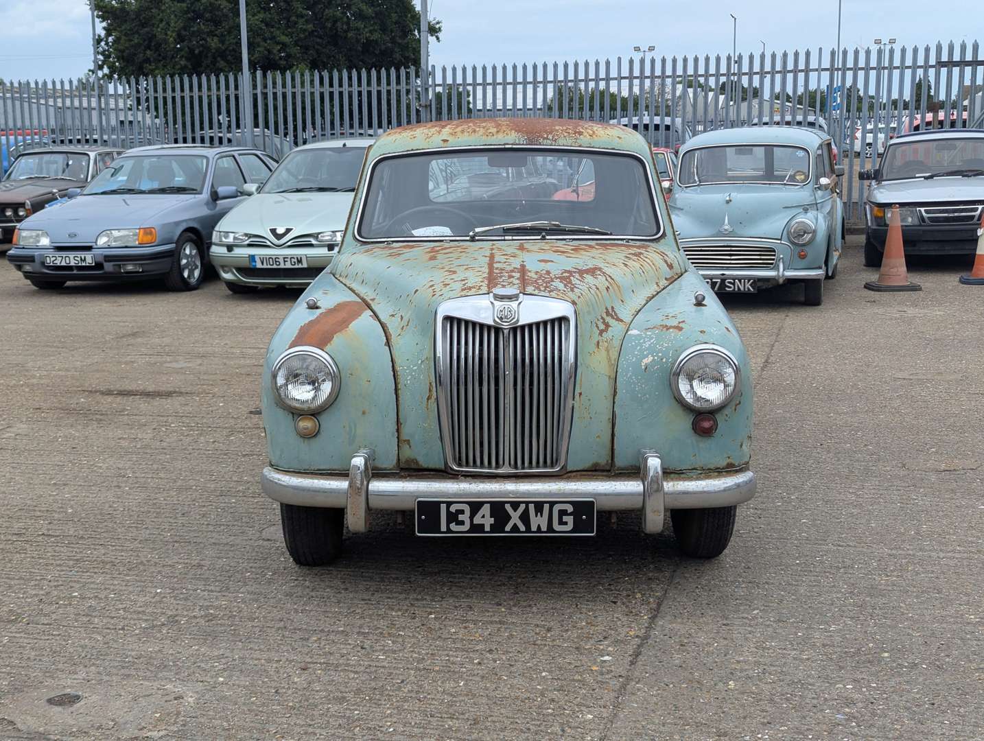 <p>1955 MG MAGNETTE</p>
